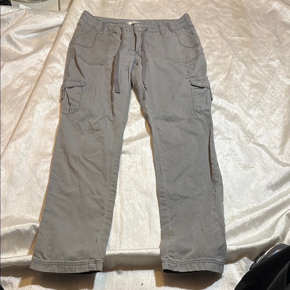 Levi’s vintage Gray Cargo Pants with Drawstring Waist and Relaxed Fit